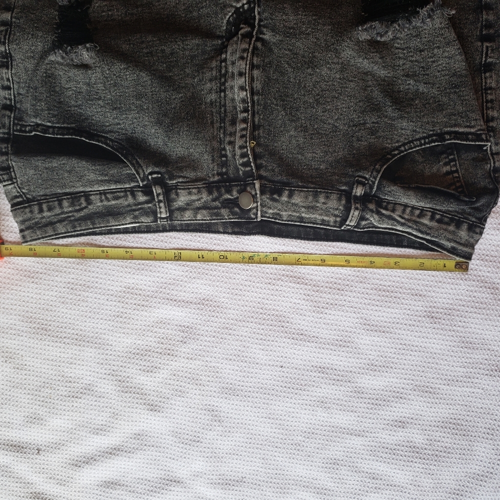 Shorts - Picture 7 of 8